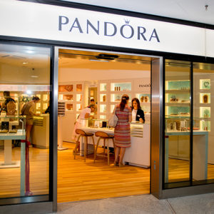 PANDORA eröffnet im neuen RailCity den ersten Concept Store in Zürich