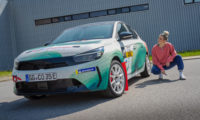 Elektrosportler Opel Corsa wird zum Kunstwerk mit Statement Designed by Elisa Klinkenberg