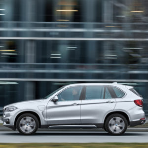 Fahr - BMW X5 xDrive40e Hybrid-Serienautomobil