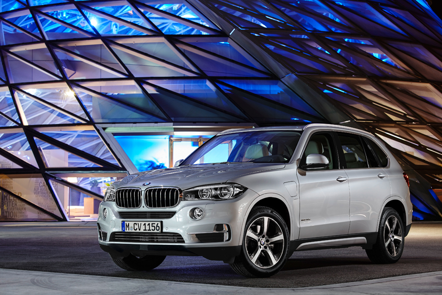 Front - BMW X5 xDrive40e - das erste Plug-in-Hybrid-Serienautomobil