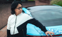 Künstler Ding Yi verwandelt Porsche Taycan Turbo S mit einzigartigem Gemälde in rollende Kunst