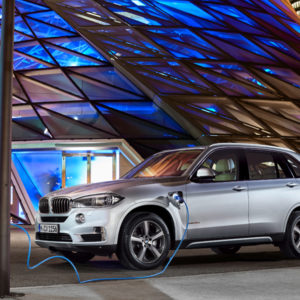 Strom - BMW X5 xDrive40e - das erste Plug-in-Hybrid-Serienautomobil