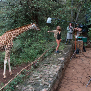 Heisse Kurven vor der Wildnis Kenias: der Miss Tuning-Kalender 2015